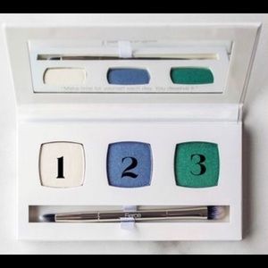 Limelife eyeshadow pallet